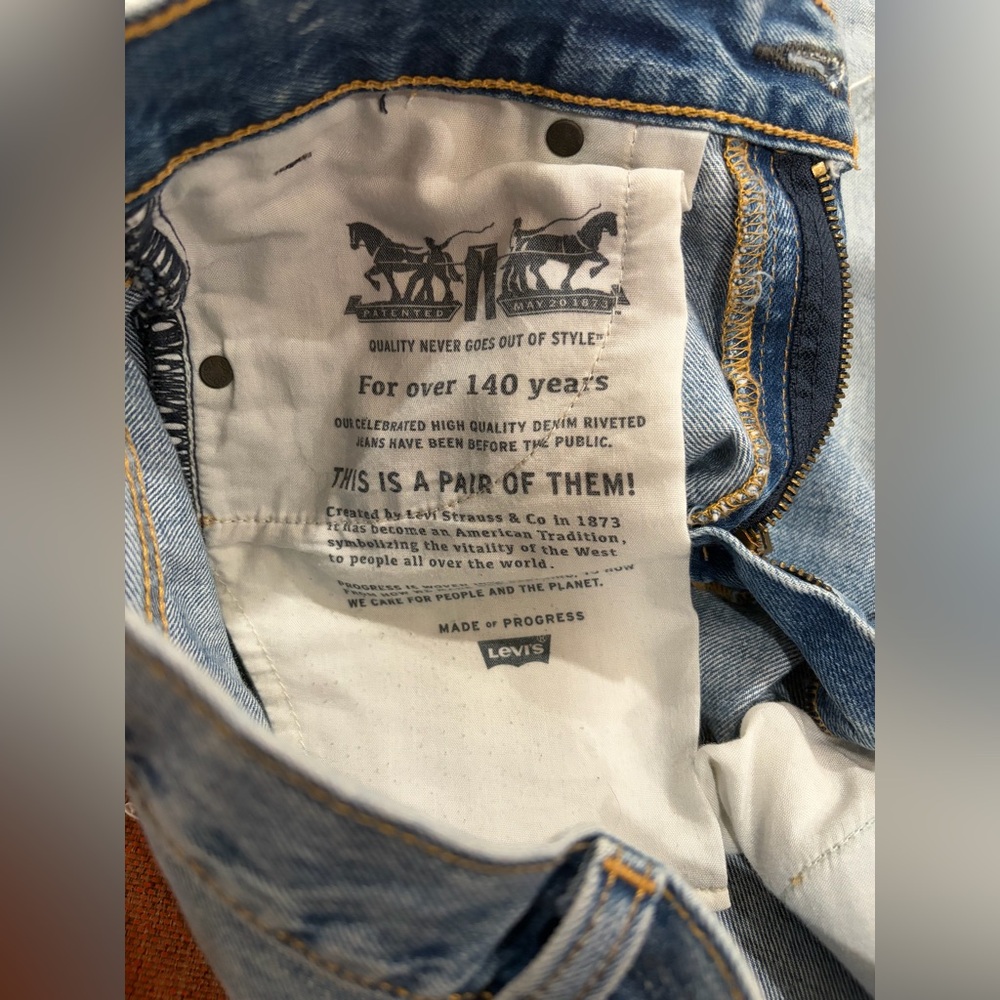 Levi’s Distressed Women’s Straight Leg Jeans | Light Wash Size 26 - Picture 6 of 7